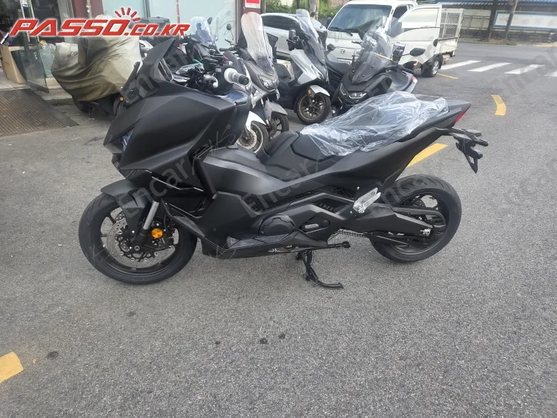 Honda Forza 750 - фото 1