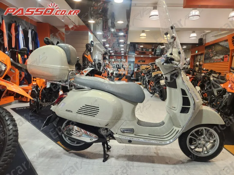 Vespa Gts 300 Classic 2025, фото 1