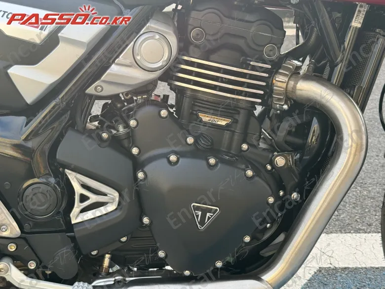 Triumph Thruxton 400 - фото 4
