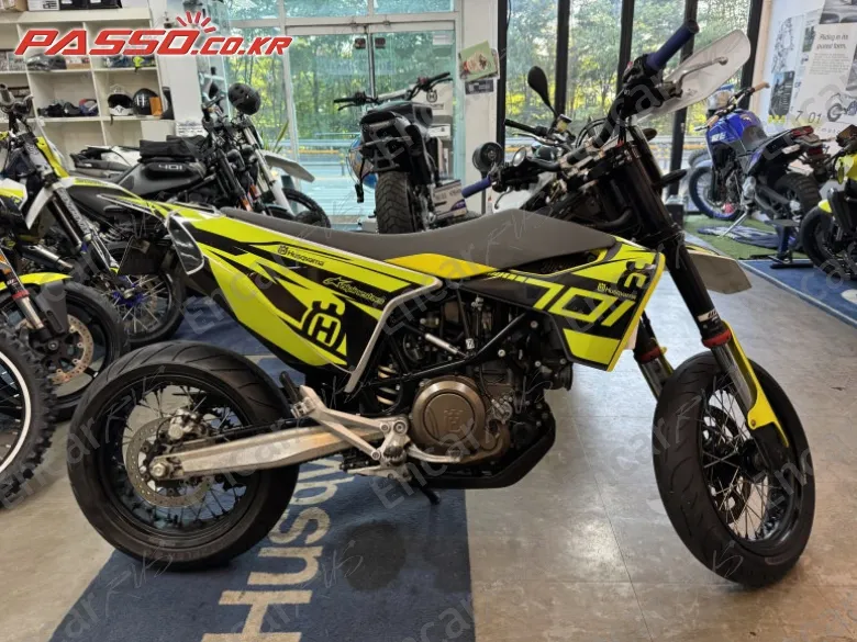 Husqvarna 701 Supermoto 2020, фото 1