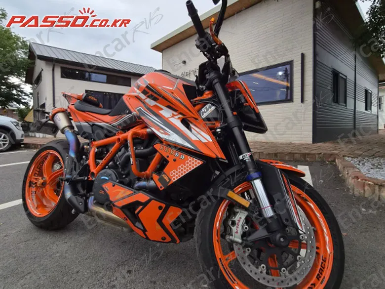 KTM 1290 Super Duke R 2022, фото 1