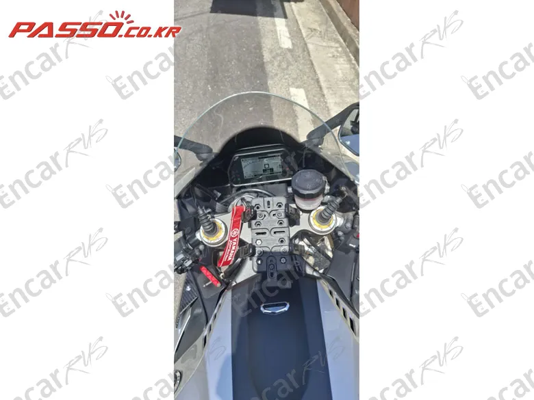 YAMAHA YZF R1 M - фото 3
