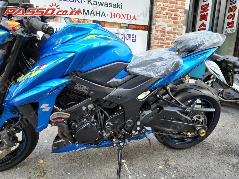 Suzuki Gsx S 750 - фото 4